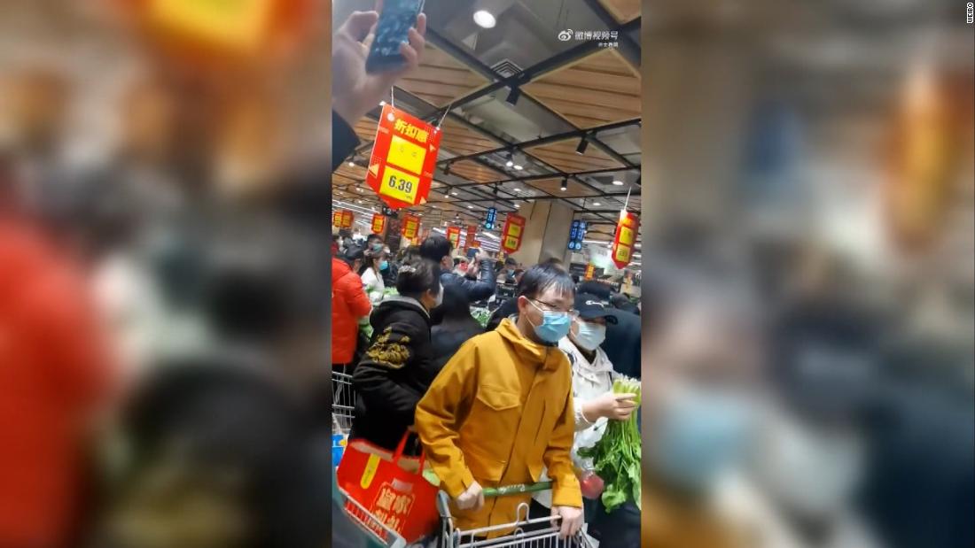 VIdeo: Shanghai residents panic buying amid Covid surge – CNN Video