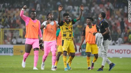 Ghana&#39;s players, including goalscorer Thomas Partey (center), celebrate qualifying for the 2022 World Cup in Qatar. 