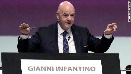 Infantino prend la parole lors du Congrès de la FIFA.