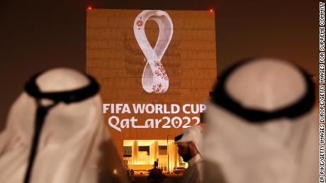 O emblema oficial da Copa do Mundo FIFA Qatar 2022 é revelado em Doha em 3 de setembro.