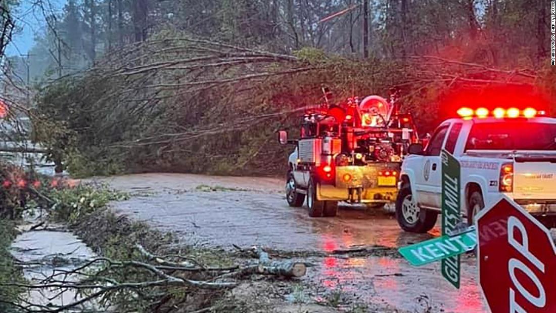2 killed as severe weather hits Florida Panhandle with more strong storms possible Thursday along East Coast – CNN