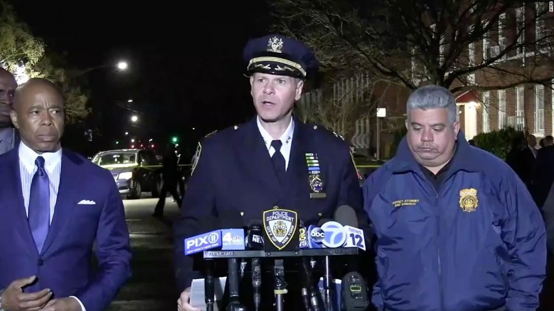Schießerei in Brooklyn: 12-jähriger Junge beim Essen in New Yorker Auto erschossen