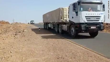 Trucks from the UN&#39;s World Food Program enter Tigray.