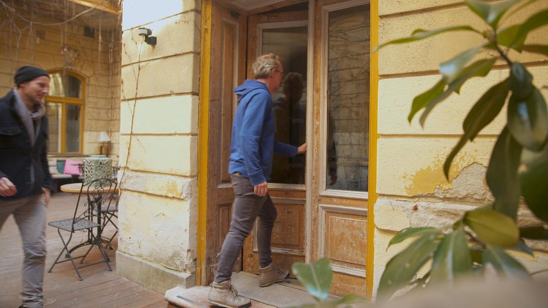Video: Inside the Budapest hotel assisting Ukrainian refugees  – CNN Video