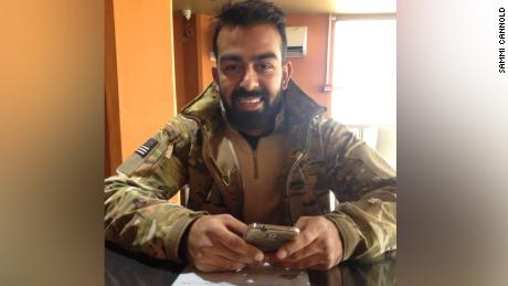 Um reservista naval afegão dos EUA que foi mantido em cativeiro por detalhes do Taleban voltou para casa na primeira entrevista desde a libertação