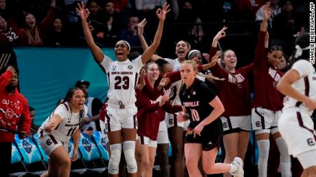 UConn akan bermain melawan Carolina Selatan di pertandingan kejuaraan bola basket wanita NCAA
