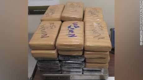 مسؤولون يصادرون أكثر من 700 ألف دولار من الكوكايين على الحدود بين الولايات المتحدة والمكسيك