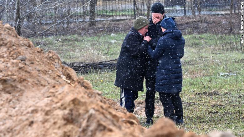 CNN captures horrific photos of mass grave site in Ukraine