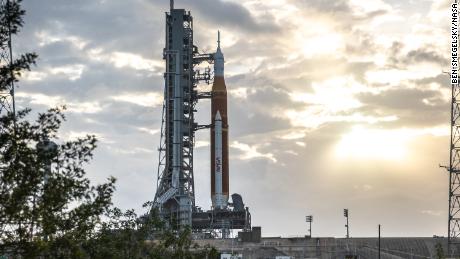 NASA pune racheta lunară Artemis într-un ritm crucial înainte de lansare