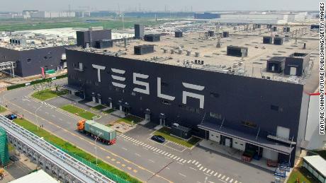 Tesla non è in grado di riavviare la produzione di Shanghai lunedì