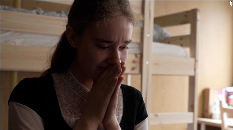 'I try to not cry': Teen refugee copes with leaving parents in Ukraine