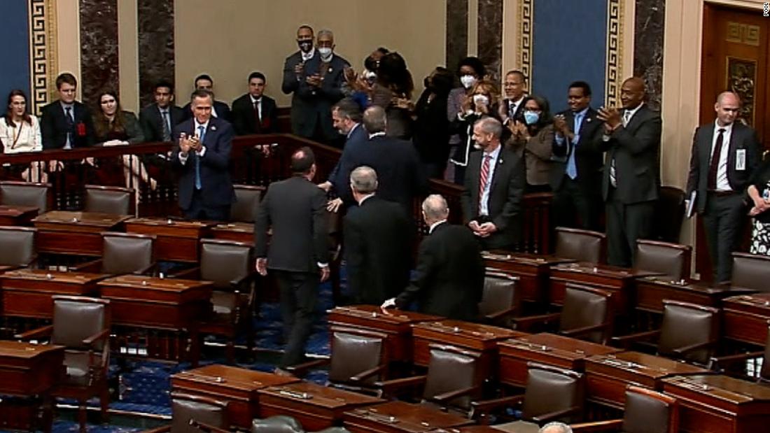 Video: Republicans leave during ovation for Ketanji Brown Jackson – CNN Video