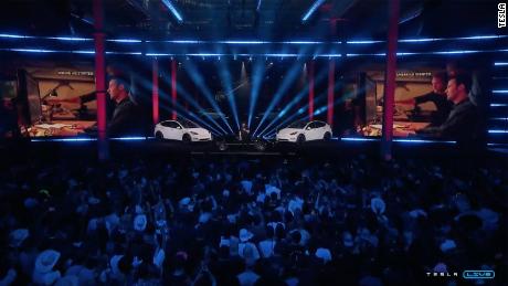 Tesla ha celebrato l'apertura della sua nuova fabbrica giovedì sera.