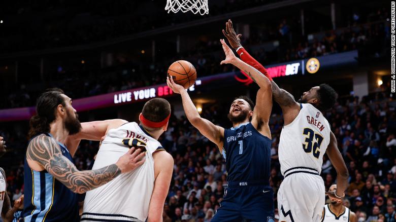 Grizzlies forward Kyle Anderson drives to the net against Jeff Green as Jokic and center Steven Adams battle for position.