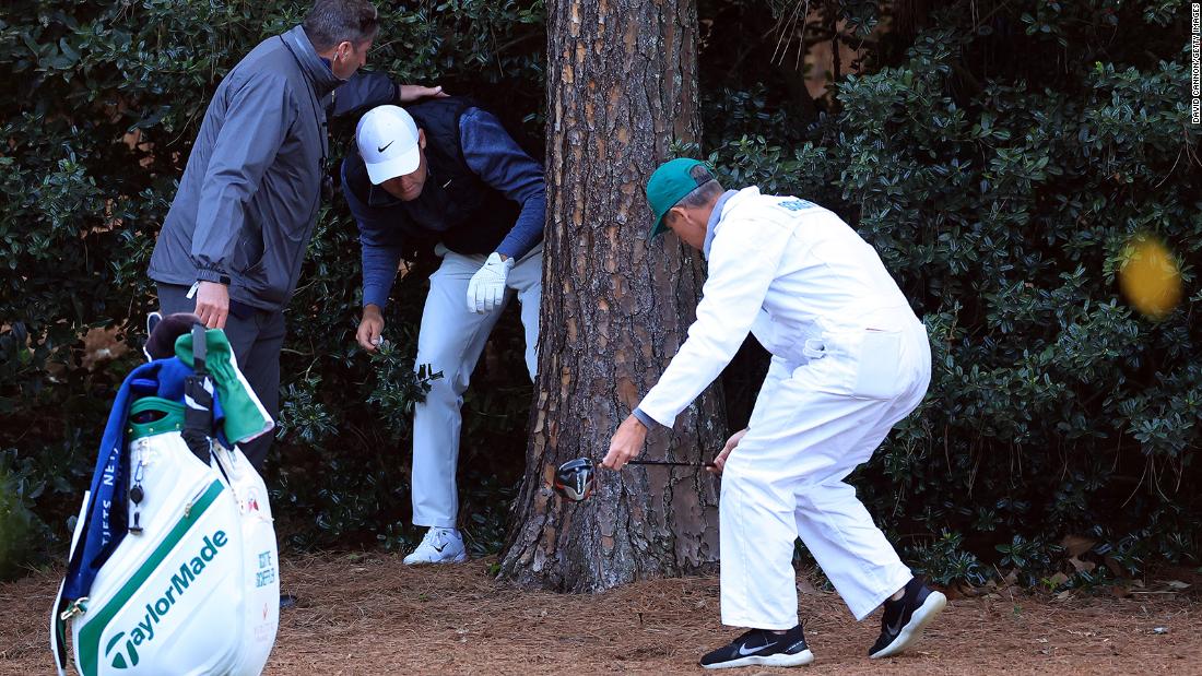 Final hole drama cuts Scottie Scheffler's lead and sets up thrilling final day of the Masters