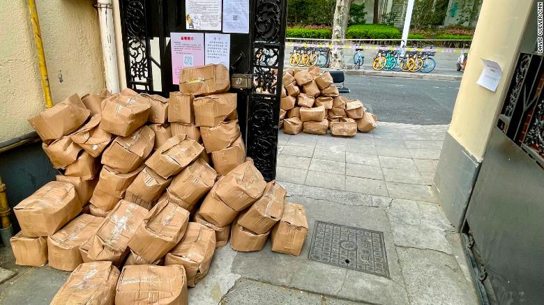 Opinion: We’re locked down in Shanghai with 25 pounds of mangoes — and some very helpful neighbors