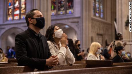 NEW YORK, NY - APRIL 04: People wearing protective masks pray during a mass at Saint Patrick&#39;s Cathedral on April 4, 2021 in New York City. The annual Easter Parade and Bonnet Festival on Fifth Avenue is going virtual for the second year, while COVID-19 safety protocols will be in place for Sunday&#39;s Mass at Saint Patrick&#39;s Cathedral. (Photo by Jeenah Moon/Getty Images)
