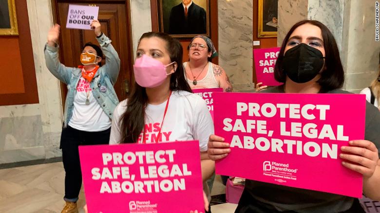 Kentucky legislature overrides governor's veto of sweeping abortion bill (cnn.com)