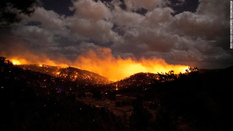 2 dead in New Mexico wildfire that forced evacuations and damaged homes