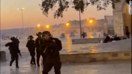 Video shows tense scene in Jerusalem