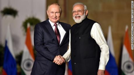 El presidente ruso Vladimir Putin se reúne con el primer ministro indio Narendra Modi en Hyderabad House en Nueva Delhi el 6 de diciembre de 2021.