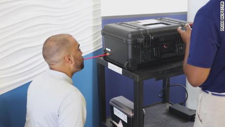 Analizator oddechu InspectIR Covit-19 może być używany w gabinetach medycznych i mobilnych placówkach badawczych.