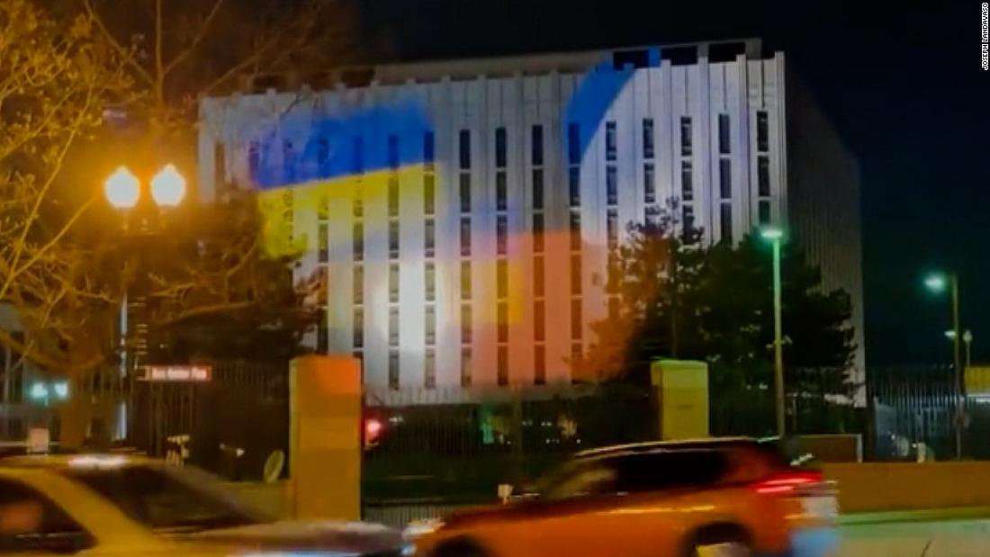See what happened when protester projected Ukraine’s flag on Russian embassy – CNN Video