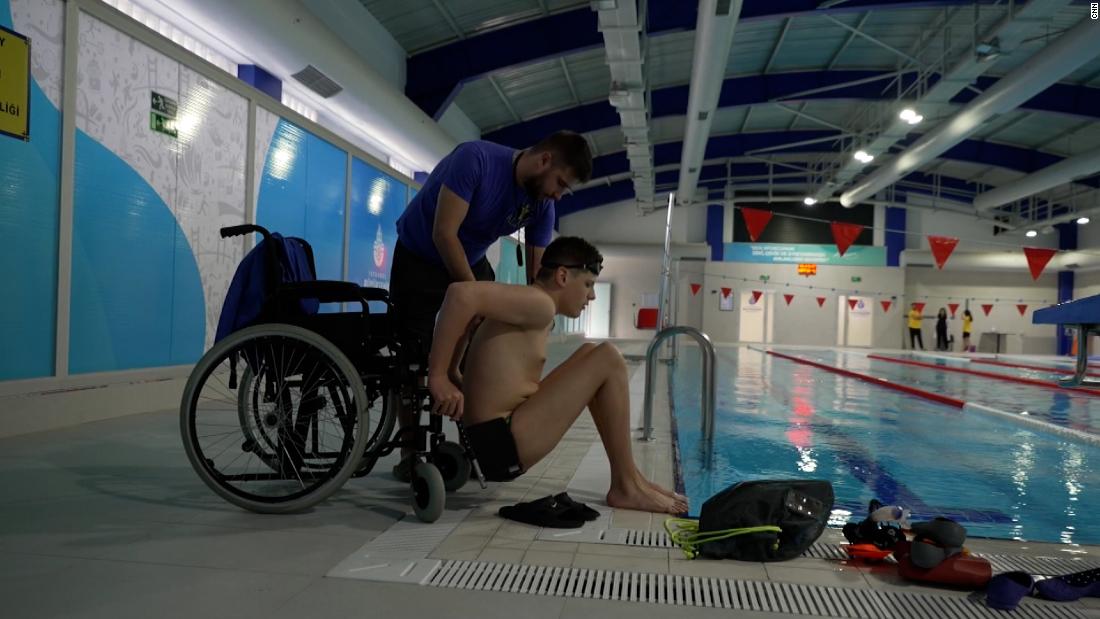 Video: Disabled Ukrainian athletes stranded in Istanbul – CNN Video