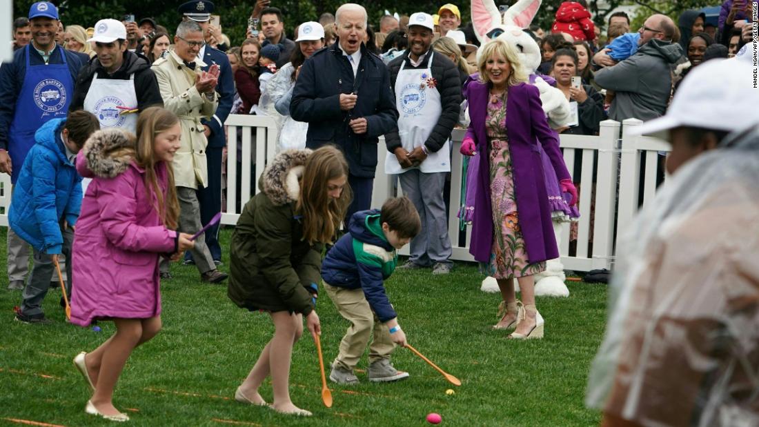 Biden jest gospodarzem pierwszego Easter Egg Roll w Białym Domu