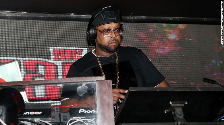 DJ Kay Slay, an integral member of New York's hip-hop scene, has died from Covid-19 complications. 
