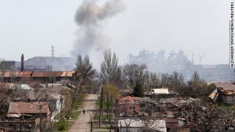 Mariupol's defenders dig in for last stand as Russia threatens to 'filter'  out men