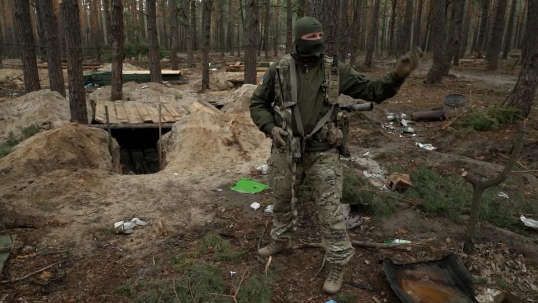 Un camp militaire russe abandonné dans une forêt près de Kiev révèle les horreurs de l’invasion