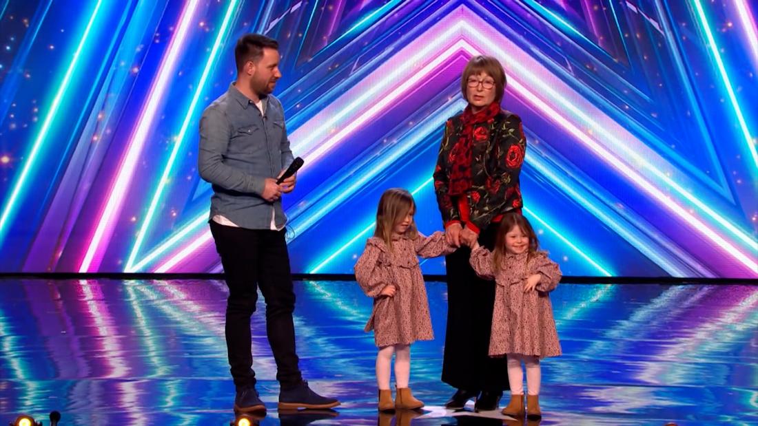 He sat in the audience at ‘Britain’s Got Talent.’ Then his daughters surprised him on stage – CNN Video
