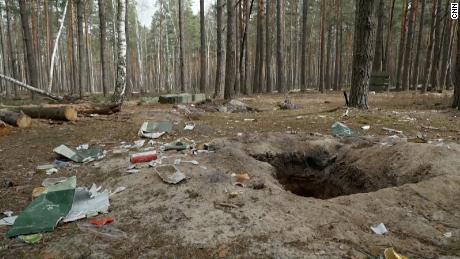 Los restos del campamento militar ruso se pueden ver en una zona boscosa a una hora en coche al norte de Kiev.