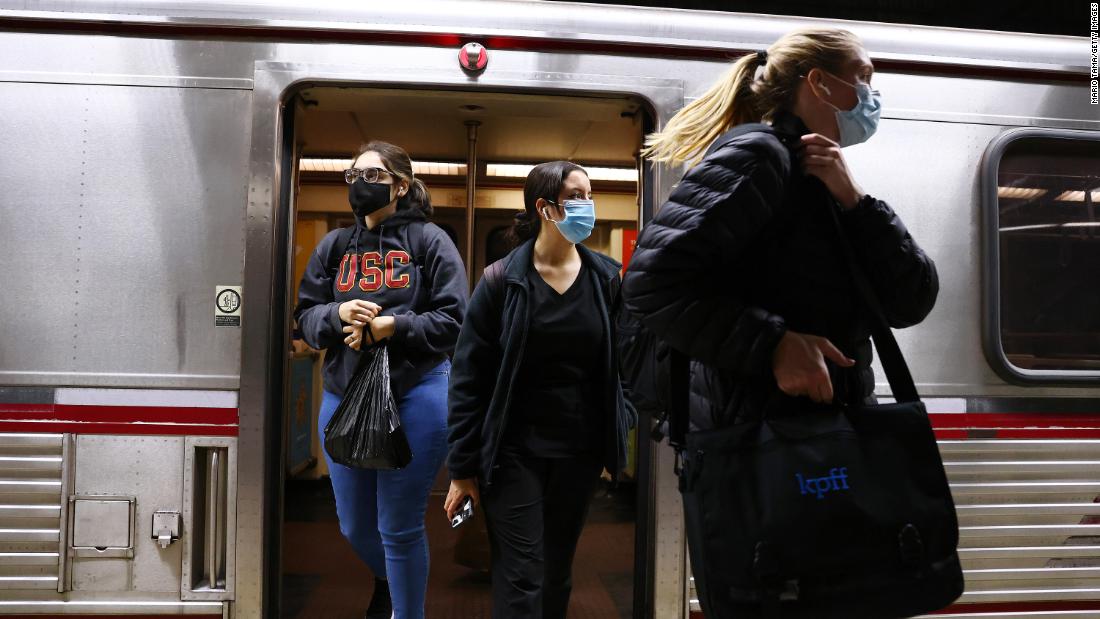 La ventilation aide à rendre les transports publics plus sûrs de la propagation de Covid-19, mais les masques sont meilleurs