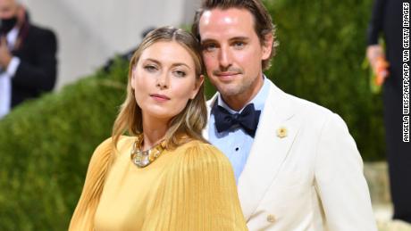 Maria Sharapova und ihr Verlobter Alexander Gilkes kommen zur Met Gala 2021.