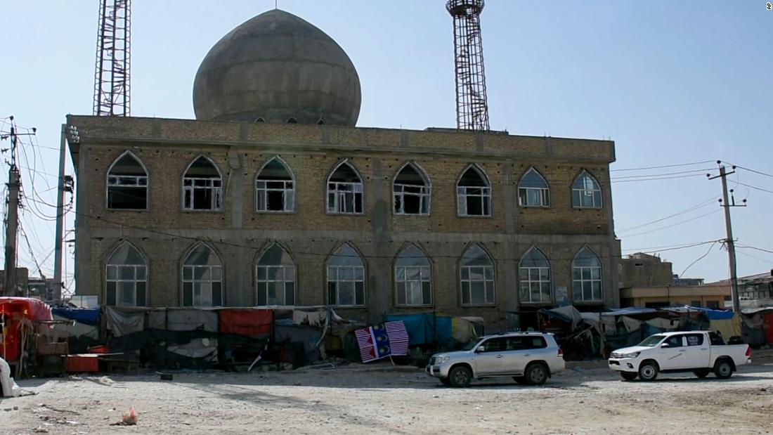 Nejméně 15 lidí bylo zabito a desítky zraněny při bombových útocích v severním Afghánistánu