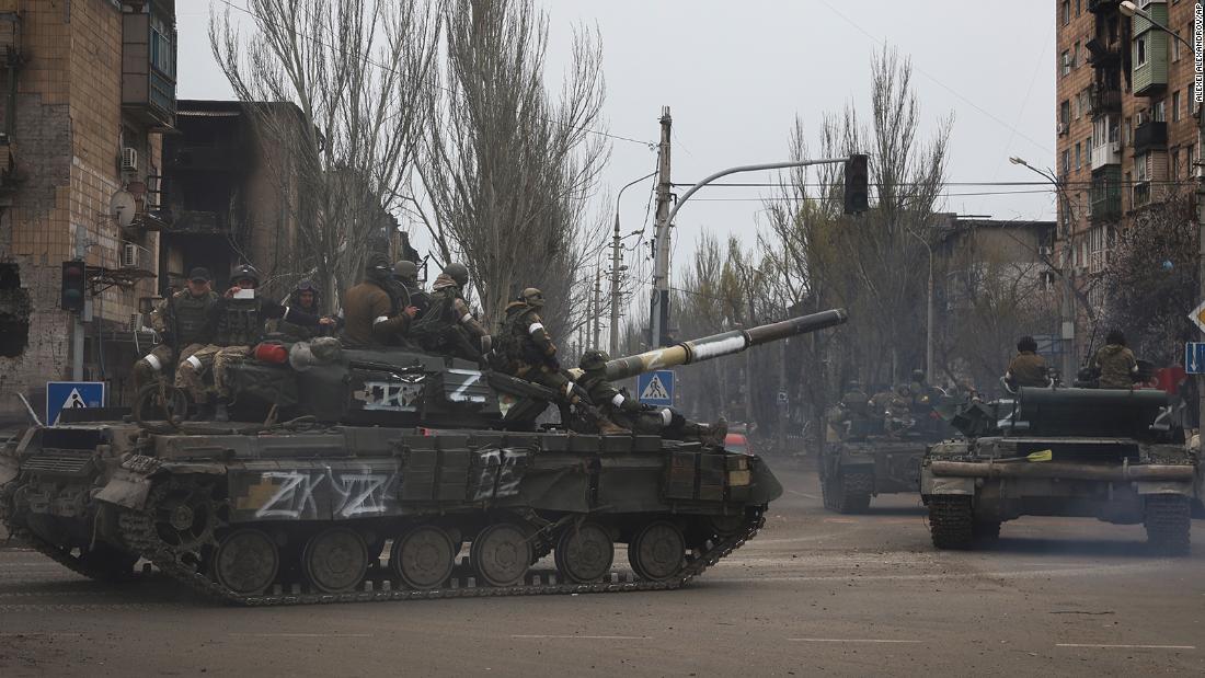 Beberapa minggu setelah menduduki kota itu, pasukan Rusia mengambil alih Dewan Kota Kherson, kata para pejabat
