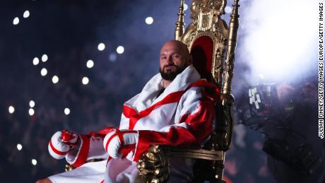 Fury wchodzi na ring przed walką o tytuł wagi ciężkiej WBC. 