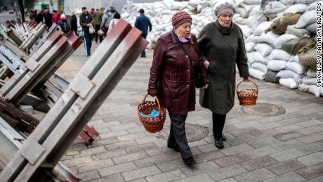 Faithful walk between sandbags and hedgehog anti-tank barricades to attend a blessing of traditional Easter food baskets on Holy Saturday, amid Russia&#39;s invasion of Ukraine, in Zhytomyr, Ukraine April 23, 2022. REUTERS/Viacheslav Ratynskyi     TPX IMAGES OF THE DAY