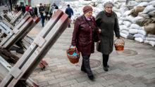 Faithful walk between sandbags and hedgehog anti-tank barricades to attend a blessing of traditional Easter food baskets on Holy Saturday, amid Russia's invasion of Ukraine, in Zhytomyr, Ukraine April 23, 2022. REUTERS/Viacheslav Ratynskyi     TPX IMAGES OF THE DAY