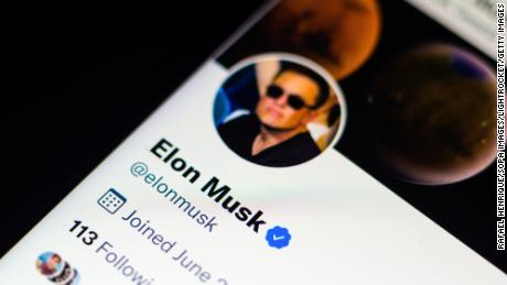 Elon Musk est l'un des utilisateurs les plus en vue mais les plus controversés de Twitter, où il compte plus de 83 millions de followers.