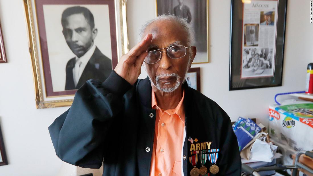 Civil rights lawyer and WWII veteran Johnnie Jones Sr. dies at 102