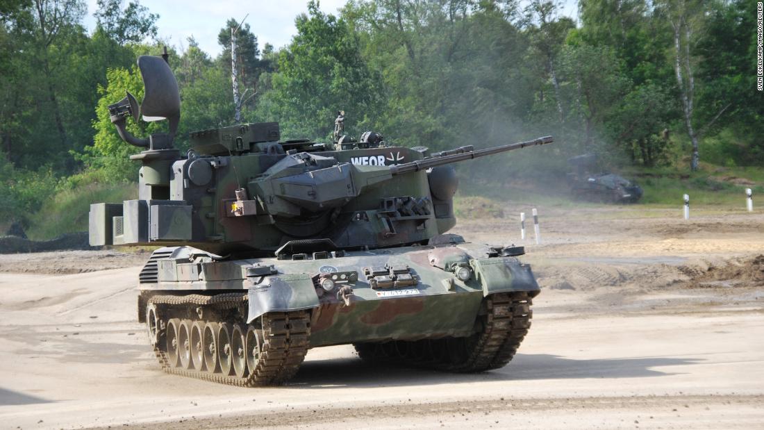 Německo souhlasilo s odesláním těžkých zbraní na Ukrajinu po zásadní změně politiky