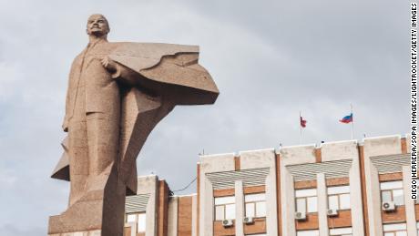 Statue of Vladimir Lenin in front of the presidential palace in Tiraspol.