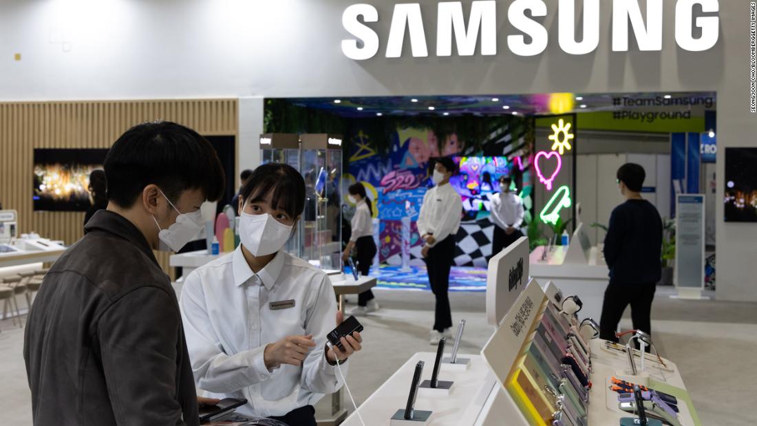 Samsung profits soar 50% on chip sales