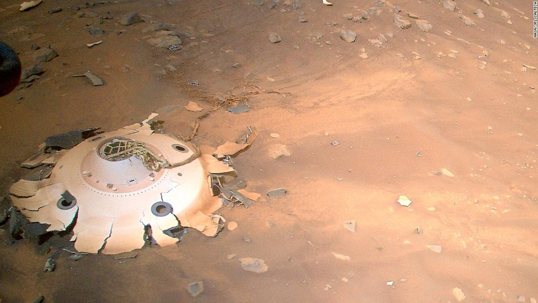 Un hélicoptère ingénieux prend des photos du champ de débris sur Mars