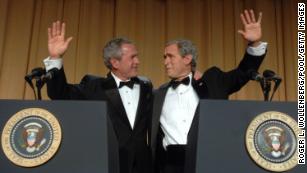 WASHINGTON - APRIL 29: (AFP OUT) U.S. President George W. Bush (L) and his inner monologue, played by Steve Bridges, entertain guests at the White House Correspondents&#39; Dinner April 29, 2006 in Washington, DC. (Photo by Roger L. Wollenberg-POOL/Getty Images) 