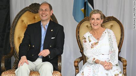 Prins Edward och Sophie, grevinnan av Wessex besökte en gymnasieskola i St. Lucia den 28 april 2022.