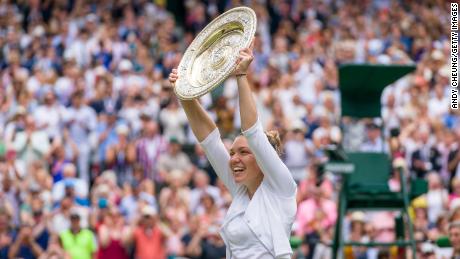 Simona Halep was unable to defend the Wimbledon title she won in 2019 due to an injury-plagued 2021.